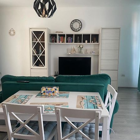 Emi Apartment Mamaia Năvodari Екстериор снимка