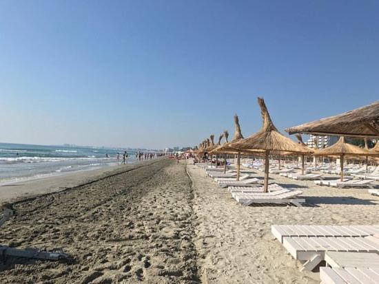 Emi Apartment Mamaia Năvodari Екстериор снимка