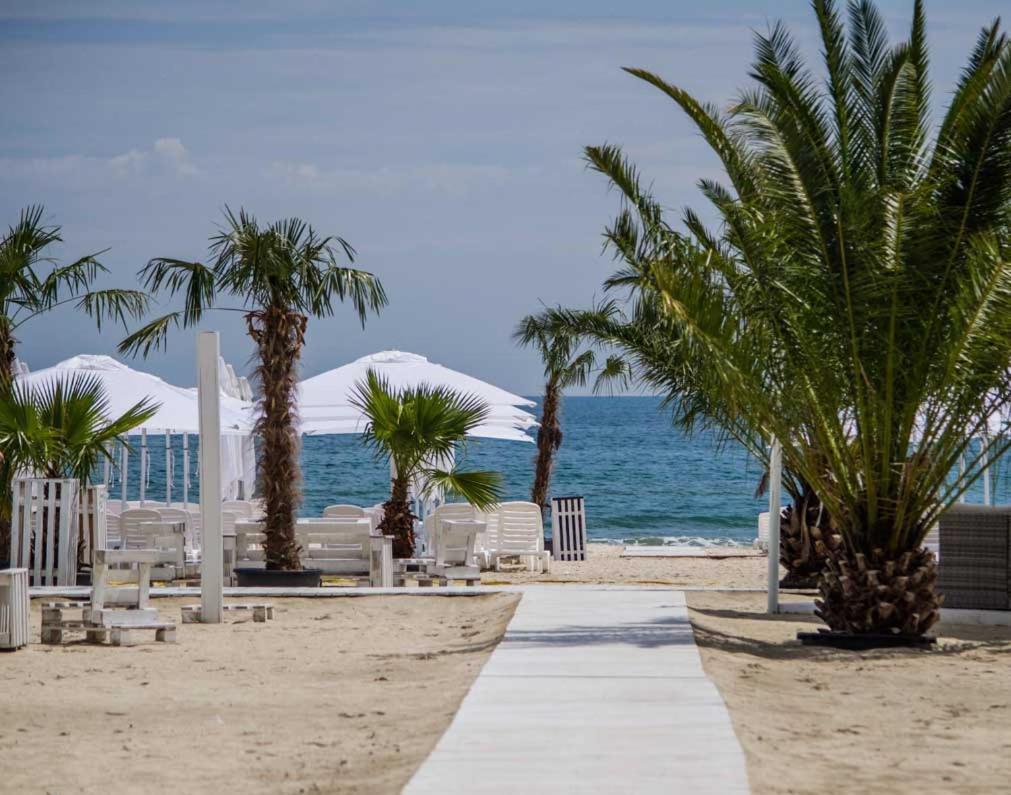 Emi Apartment Mamaia Năvodari Екстериор снимка