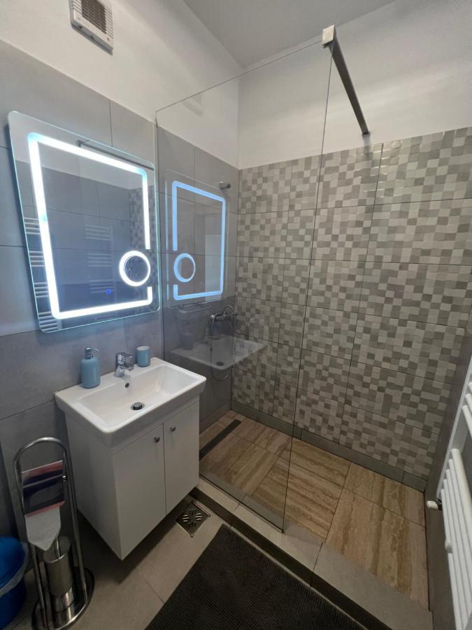 Emi Apartment Mamaia Năvodari Екстериор снимка