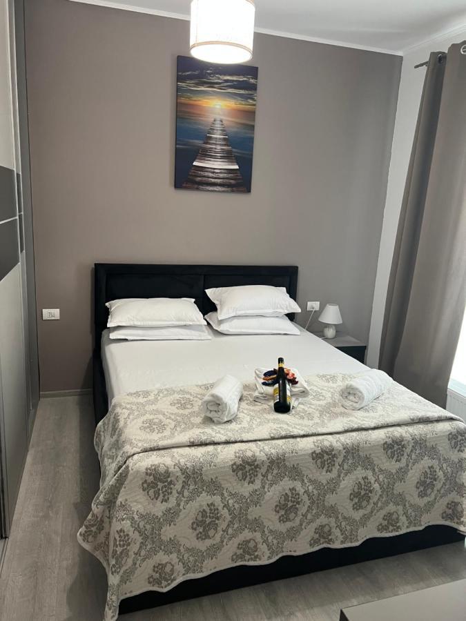 Emi Apartment Mamaia Năvodari Екстериор снимка
